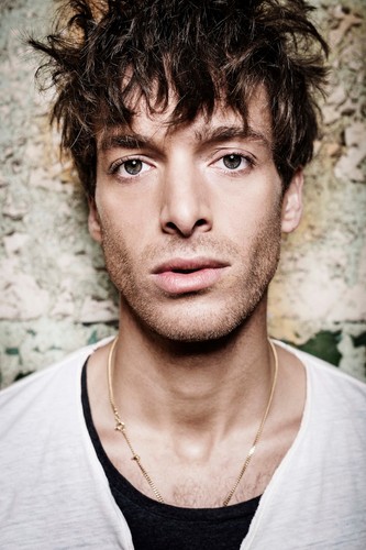 Paolo Nutini wrócił z nowym krążkiem i znów jest numerem jeden