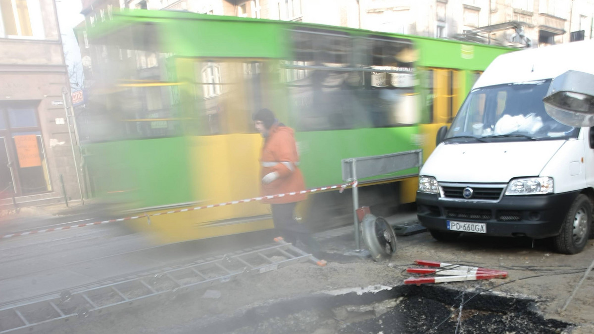 Ulice Świętego Mikołaja, Liniarskiego, Skłodowskiej, Cieszyńskiej, Suraskiej, Legionowej, Mariańskiego, Rynek Kościuszki, Pięknej, Waszyngtona, Sienkiewicza i rejon przy Placu Uniwersyteckim - te rejony odcięte są od ogrzewania - podaje Polskie Radio Białystok.