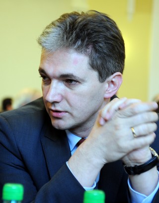 Jarubas ostrożnie o euro i wspólnej europejskiej armii