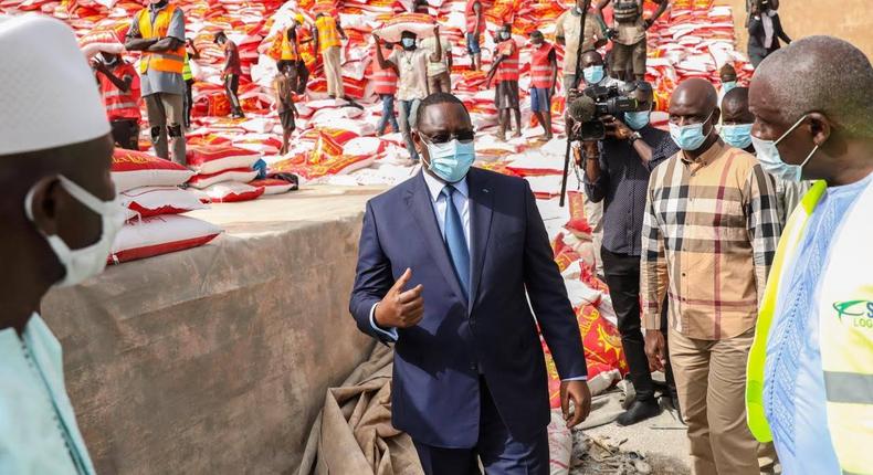 Début 2020, le président Macky Sall a chargé son beau-frère Mansour Faye, alors ministre des Infrastructures, des Transports terrestres et du Désenclavement, de l'exécution du plan d'urgence de lutte contre la Covid-19. Des denrées de première nécessité, dont du riz, devaient être distribuées aux populations qui allaient vivre pendant de longs mois sous couvre-feu.