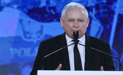 Kaczyński będzie miał operację kolana? "Musi być w pełni sprawny na jesienne wybory samorządowe"