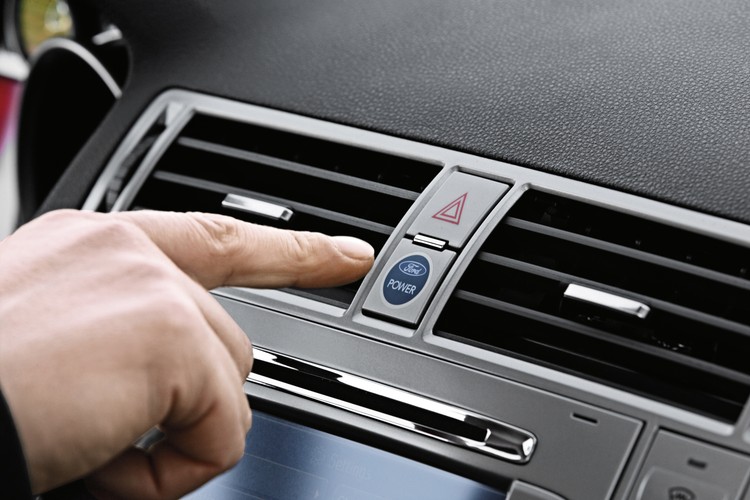 Auto włączamy guzikiem