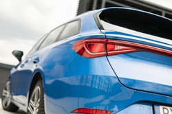 Seat jednak nie znika. Praktyczna hybryda zaskakuje spalaniem