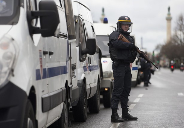 Francuska policja w okolicach Porte de Vincennes we wschodnim Paryżu. 09.01.2015