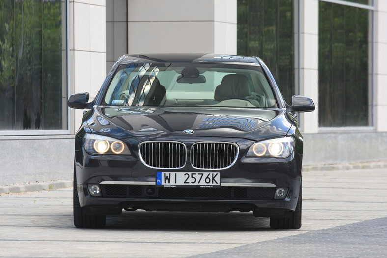 BMW 750i - Ponad dwie tony luksusu