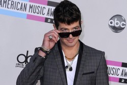 Robin Thicke - nowy król brytyjskiej listy przebojów