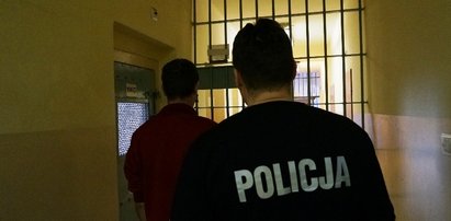 Włamywacz czekał w fotelu na policję!