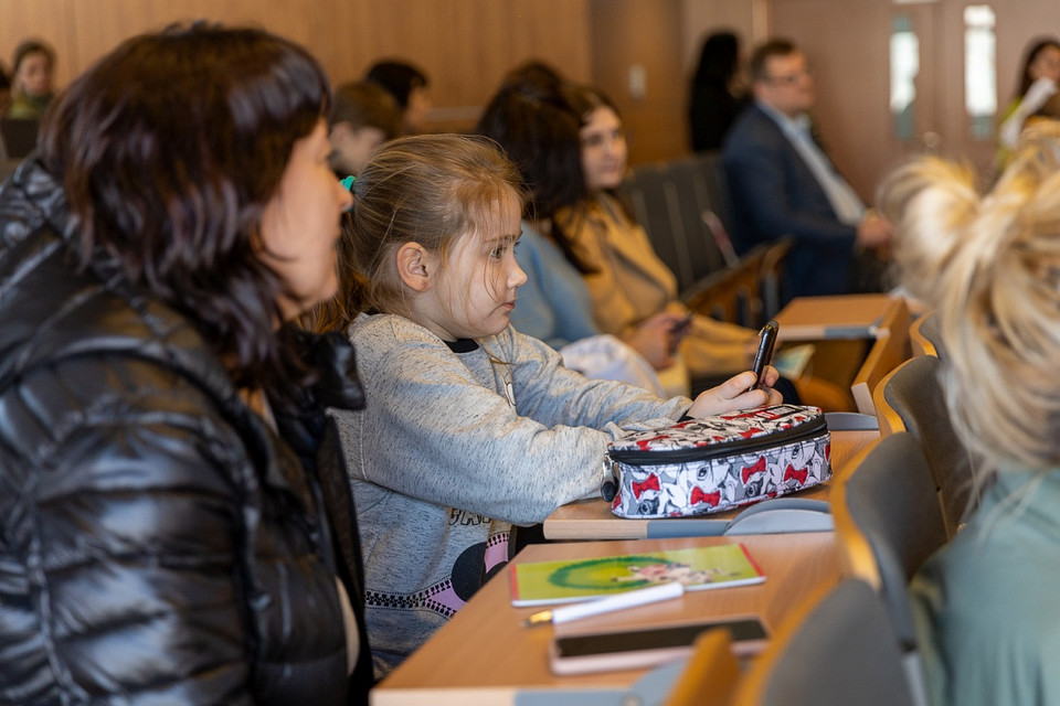Obywatele Ukrainy w trakcie zajęć z nauki języka polskiego w Białymstoku
