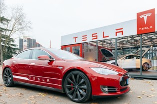 Najpierw obniżki, a teraz podwyżki. Tesla zmienia ceny aut… szósty raz od początku roku