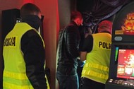 Zdjęcia z zatrzymań członków mafii hazardowej, którym pomagali celnicy