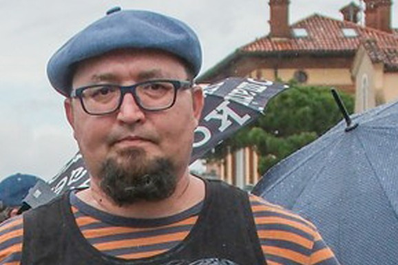 RUSKI UMETNIK UBIJEN ISPRED STANA Nekoliko sati pre smrti objavio pretnje koje je dobio: Iza sebe ostavio petoro dece i trudnu ženu