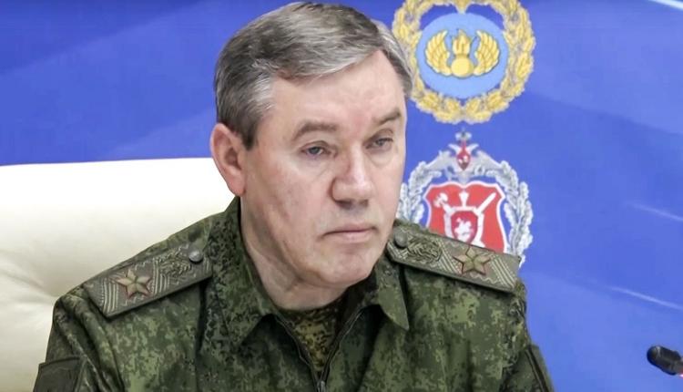 Zaginiony" szef rosyjskich sił zbrojnych pojawił się w Awdijiwce. Wręczył nagrody