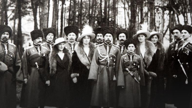Car Mikołaj II Romanow z rodziną