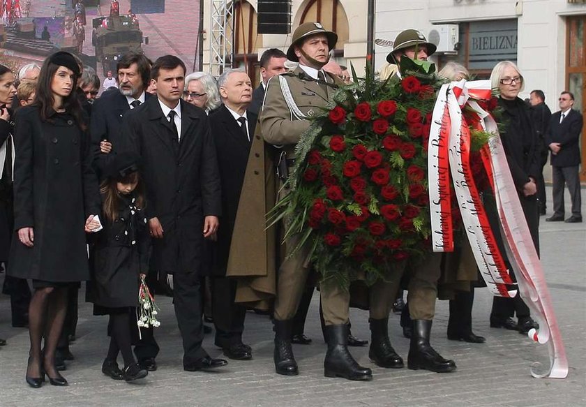 Jarosław Kaczyński: Włożyłem Leszkowi do trumny dwie bardzo osobiste rzeczy...