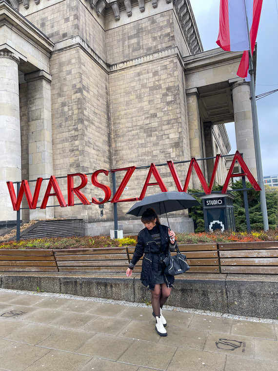 Denisse mieszka w Warszawie