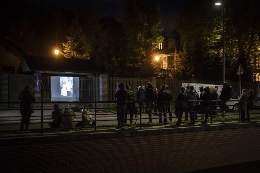 Arcybiskup Głódź nie ogląda byle czego, a tu zrobiono mu psikusa!