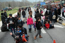 KE: 700 mln euro na pomoc humanitarną dla uchodźców w UE