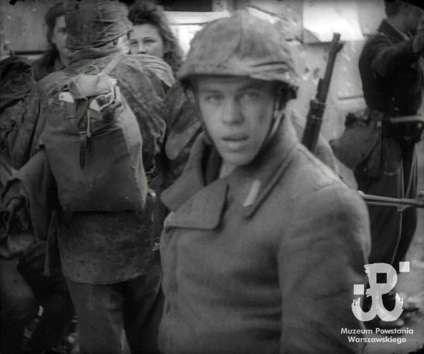 'Powstanie Warszawskie' to pierwszy na świecie dramat wojenny non-fiction. Powstał z ponad sześciu godzin zachowanych oryginalnych kronik filmowych