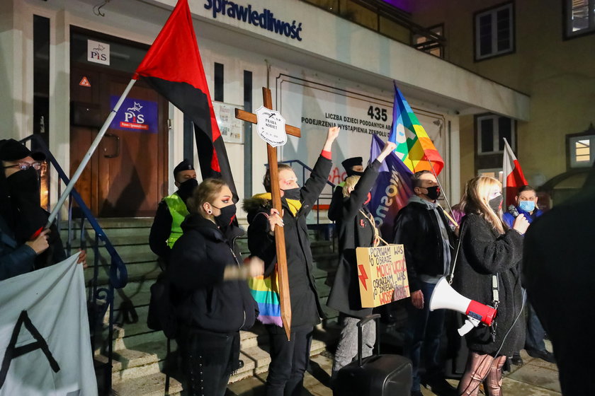 Trybunał Konstytucyjny opublikował uzasadnienie wyroku ws. aborcji. Protesty w Polsce