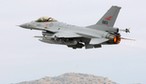 Obiecali wysłać Ukrainie F-16. Myśliwce utknęły w europejskiej bazie