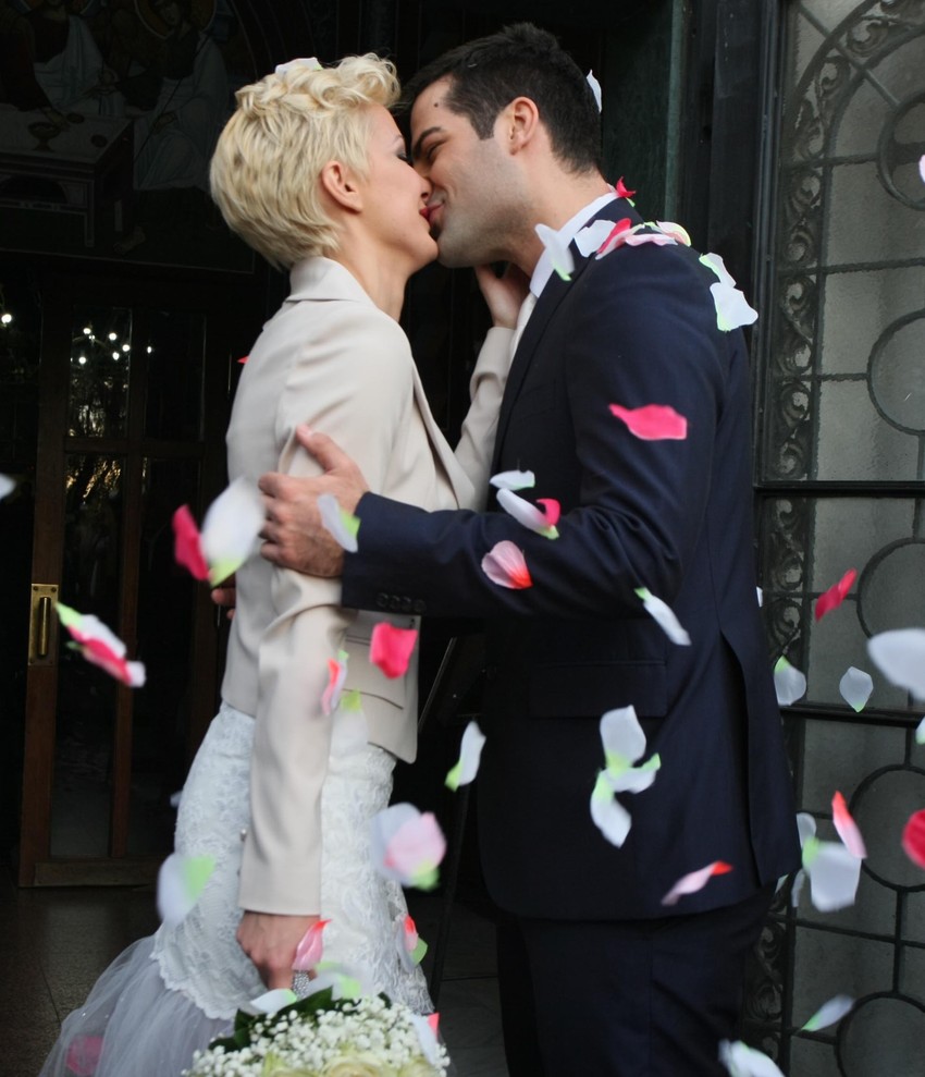 Zvaničan poljubac: Milena i Nikola odsad s istim prezimenom