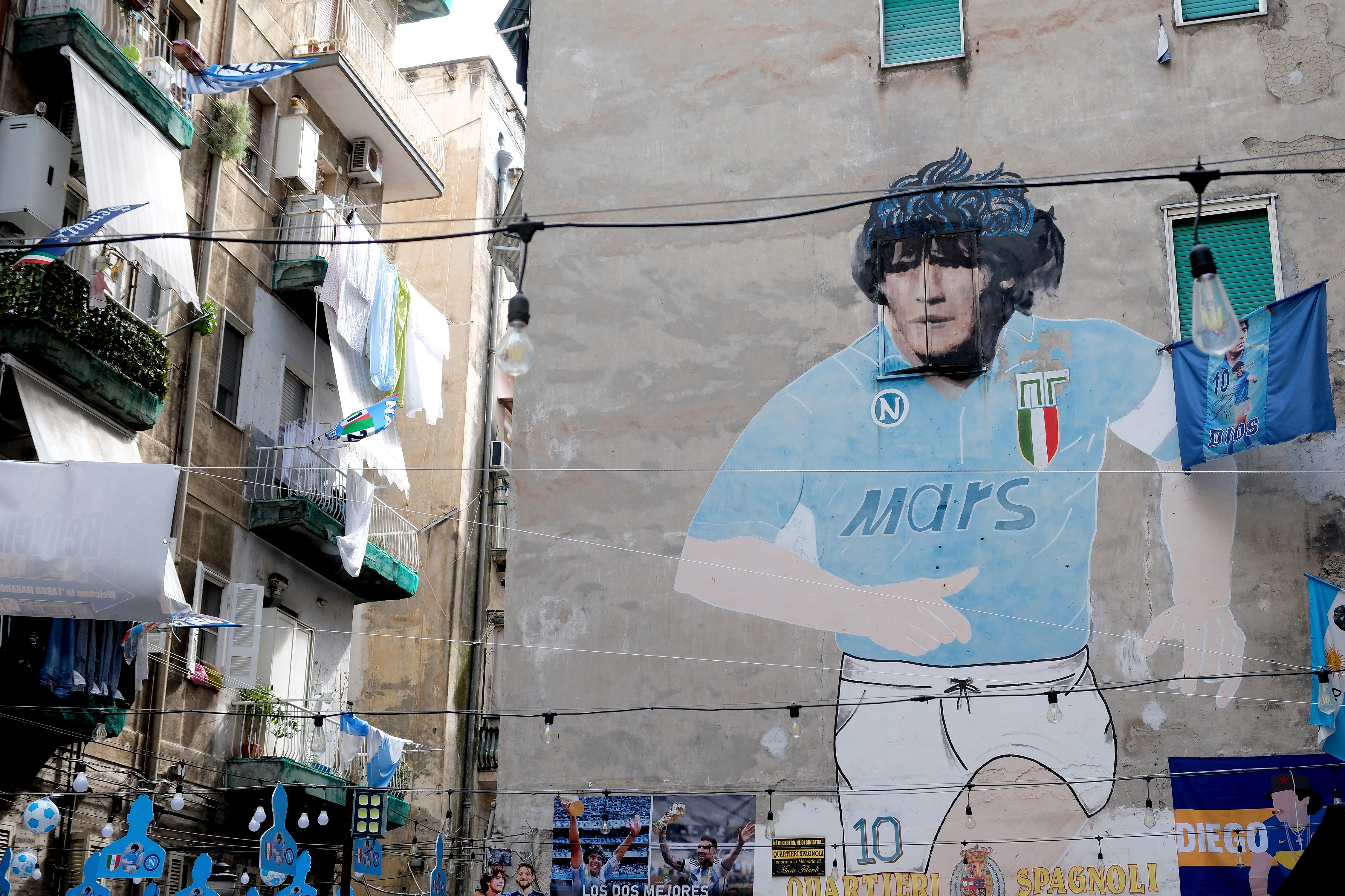 Il murales di Maradona: 6 milioni di visitatori, secondo solo al Colosseo