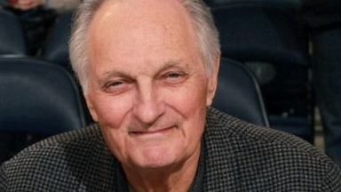 Alan Alda o roznegliżowanych kobietach i wypchanym psie