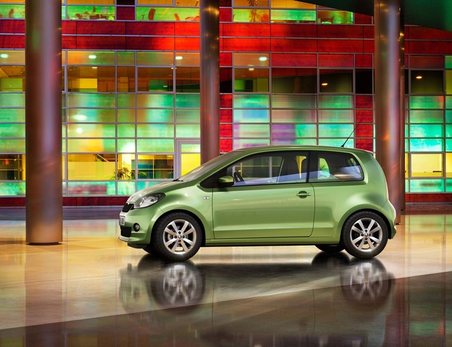 Nowy maluch jest bliźniaczą konstrukcją ujawnionego we Frankfurcie volkswagena up!