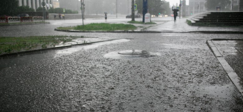 Po intensywnych opadach wzbierają rzeki. OSTRZEŻENIE IMGW
