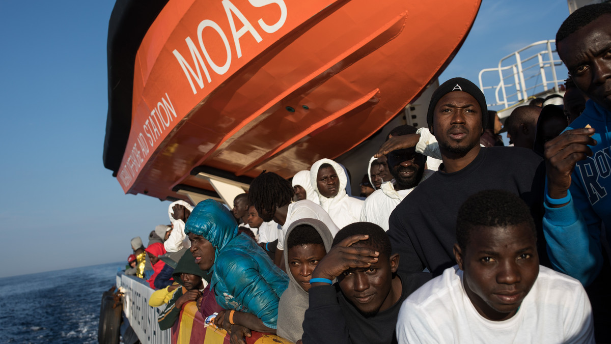 2074 migrantów, płynących na łodziach i pontonach w kierunku włoskich wybrzeży, uratowano dziś na Morzu Śródziemnym podczas 19 operacji - podała agencja Ansa. Akcje ratownicze przeprowadzono na wodach międzynarodowych między Libią a Włochami.