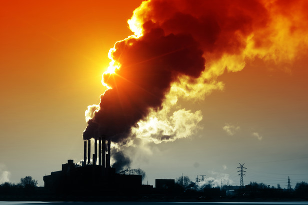 Nowy raport klimatyczny ONZ: Świat powinien szybko zrezygnować z węgla