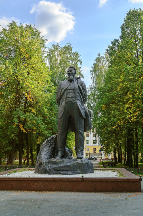 Pomnik radzieckiego fizyka Igor Kurczatowa 