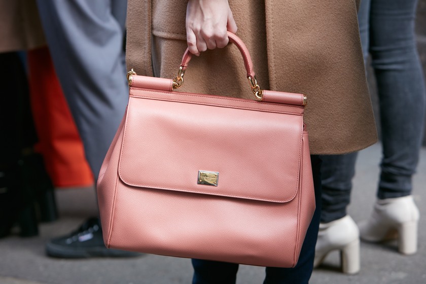 Le Sicily Bag de la maison Dolce & Gabbana doit sa popularité à sa coupe intemporelle. 