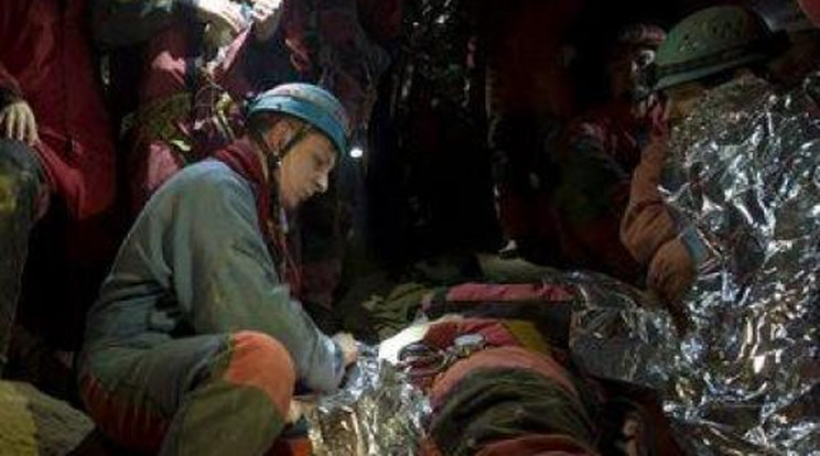 Egy amerikai turista szenvedett balesetet a Mátyás-hegyi barlangban