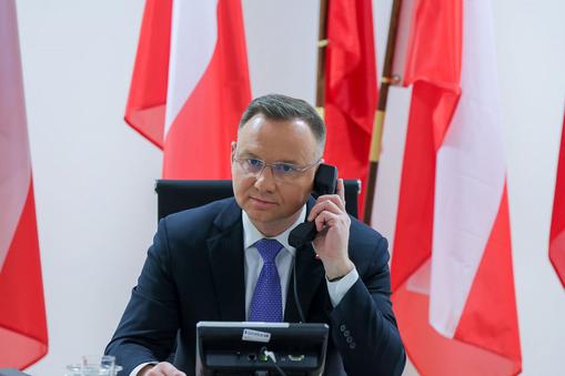 Luty 2022. Andrzej Duda w czasie rozmowy telefonicznej
