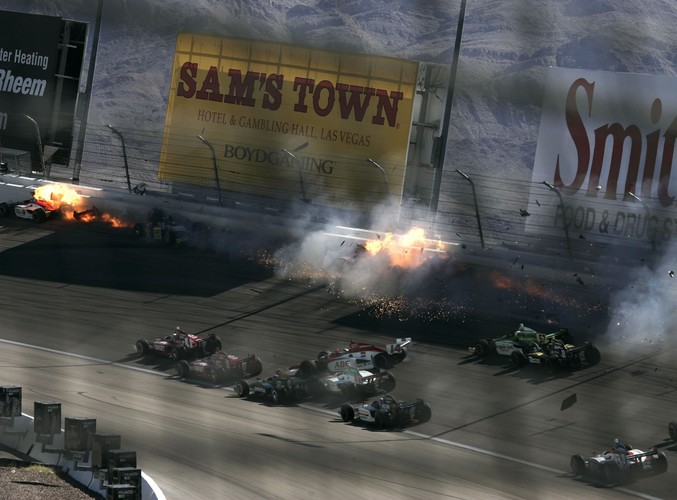 Wypadek, w którym zginął Dan Wheldon na torze w Las Vegas