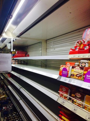 Puste półki w rosyjskich sklepach