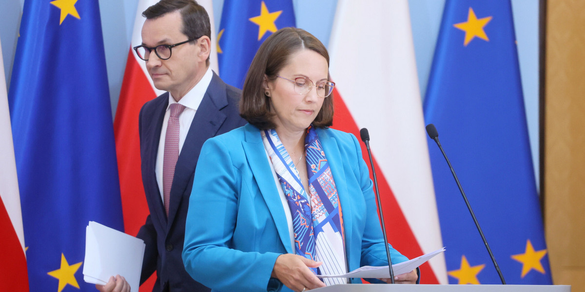 Premier Mateusz Morawiecki i minister Magdalena Rzeczkowska zaprezentowali w czwartek główne liczby z ustawy budżetowej na 2024 r. Teraz komentują je ekonomiści.