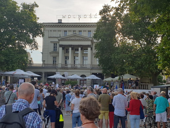 Protest "w obronie niezależnych mediów" na Placu Wolności w Poznaniu fot. Codzienny Poznań