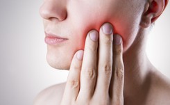 Choroby dziąseł zwiększają ryzyko powikłań po COVID-19