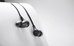 Słuchawki bezprzewodowe, które nie zrujnują kieszeni. Oto Optoma NuForce BE2