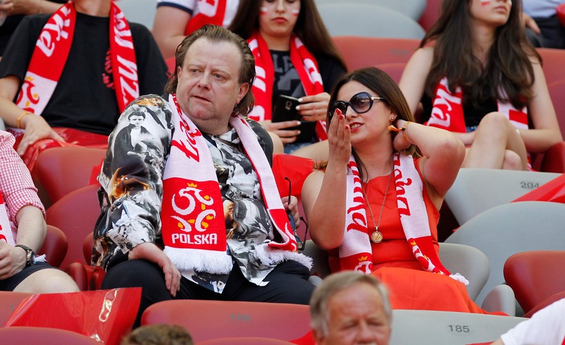 Piękne partnerki piłkarzy, celebryci i VIP-y na meczu Polska - Gruzja