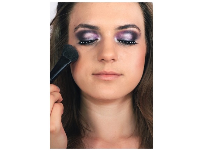 10. Modelowanie twarzy różem