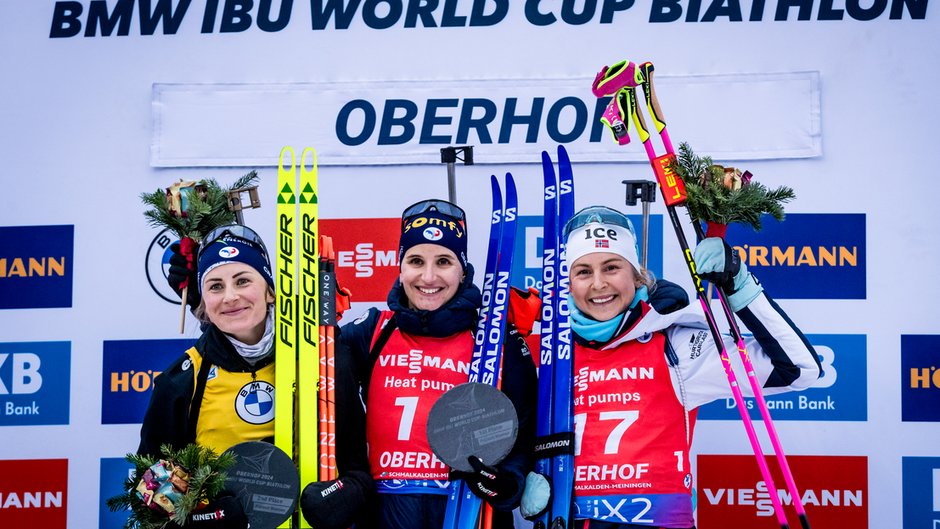 Od lewej: Justine Braisaz-Bouchet, Julia Simon, Ingrid Tandrevold