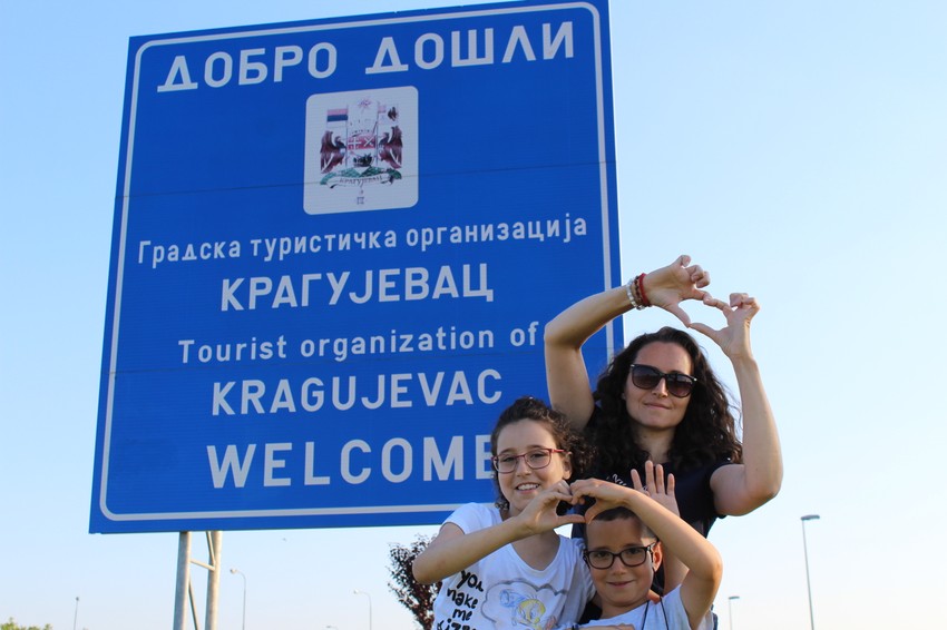 Teodora Vranješević sa svojom porodicom nakon oporavka u rodnom gradu