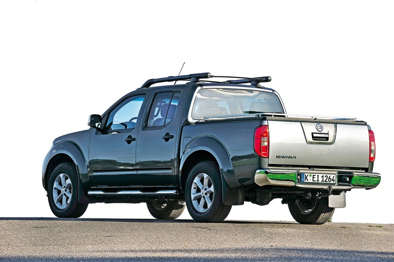 Zabawy w piasku dla dorosłych: Nissan Navara kontra Toyota Hilux, Ford Ranger, Mitsubishi L200 i VW Amarok