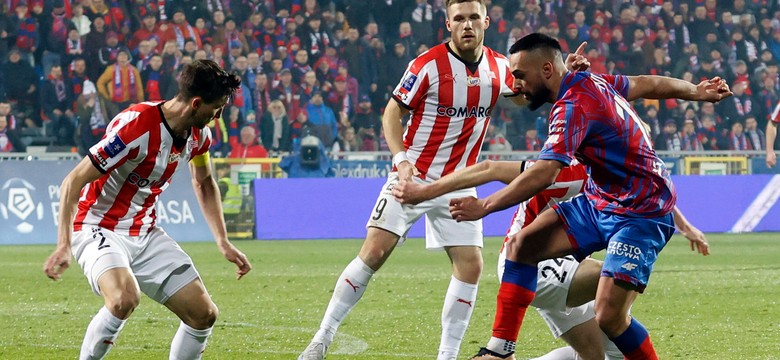 Raków pewnie idzie po mistrzostwo. Cracovia dotrzymała kroku liderowi do 59. minuty [WIDEO]