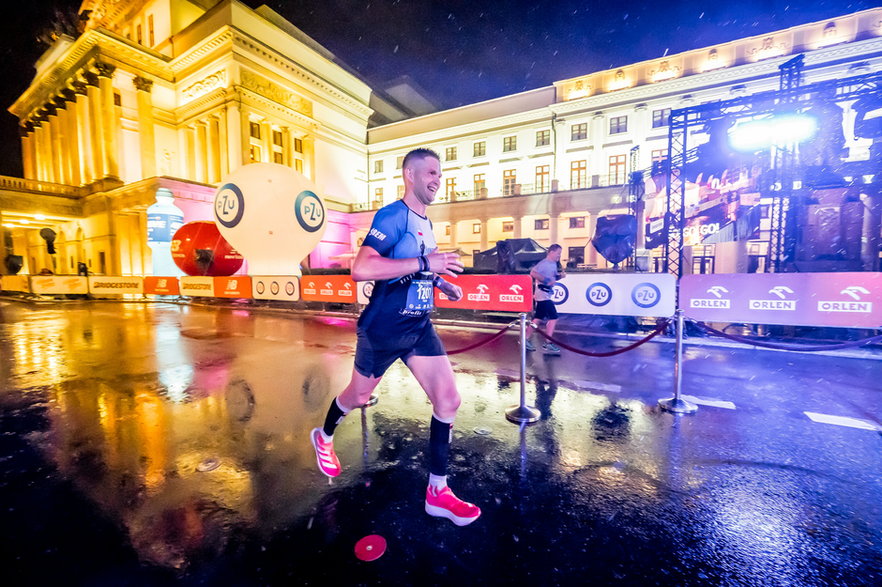 42. PZU ORLEN Maraton Warszawski – biegacze rywalizowali nie tylko w ciągu dnia, ale też w nocy