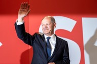 Olaf Scholz, kandydat na kanclerza Niemieckich Socjaldemokratów (SPD), chwilę po podaniu wstępnych wyników wyborów parlamentarnych, Berlin, 26 września 2021 r.