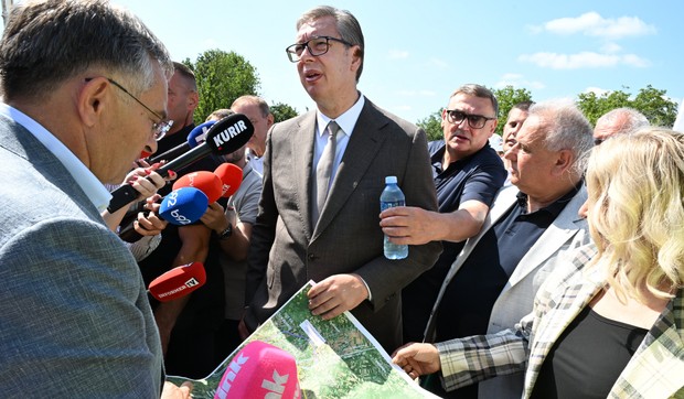 Aleksandar Vučić obilazi radove na izgradnji mosta preko Velike Morave kod Svilajnca i Velike Plane   